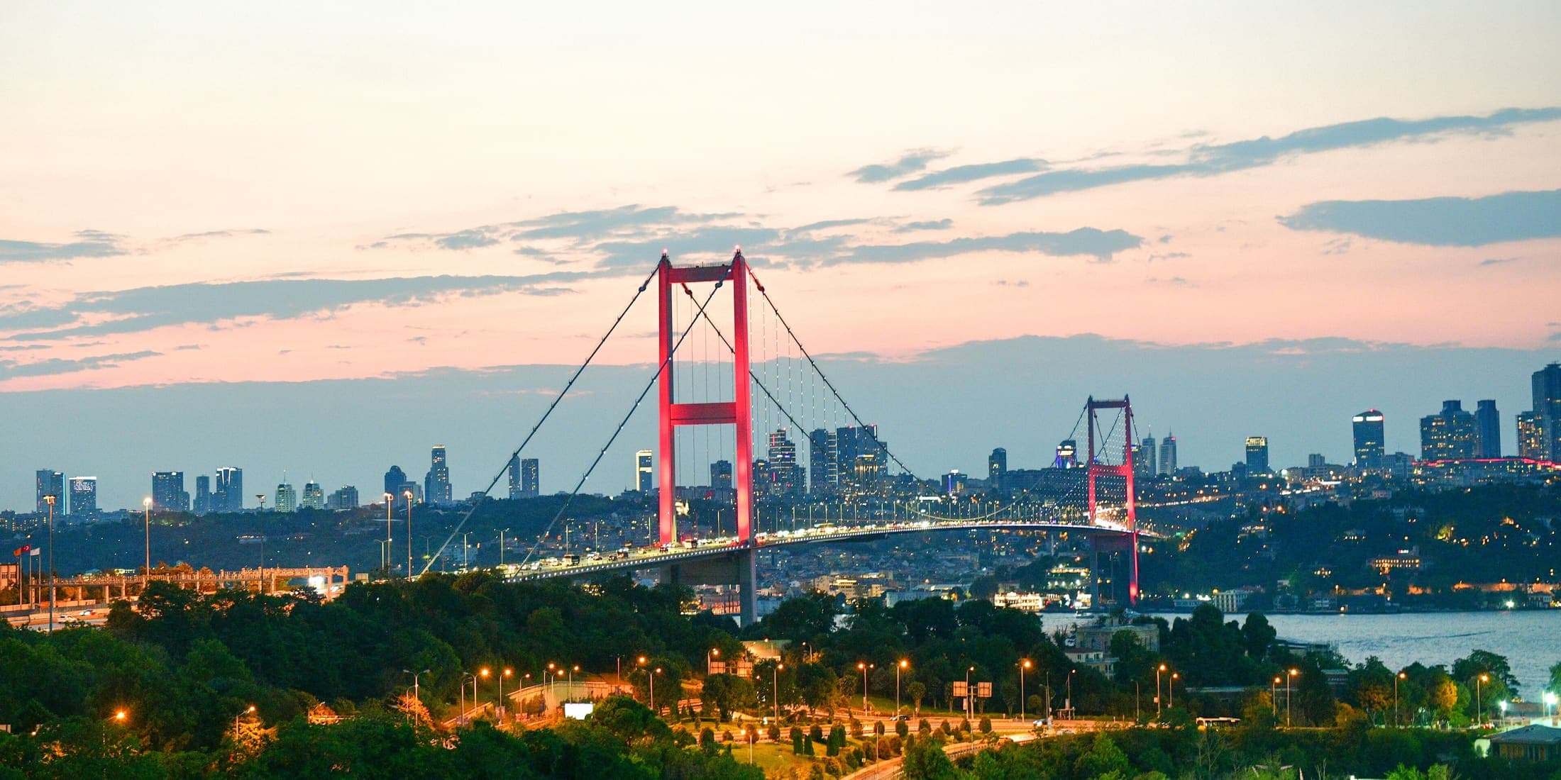 The First Bosphorus Bridge (1973) in Istanbul.jpg